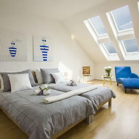West Coast Luxury Apartment *