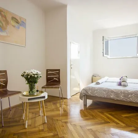 West Coast Luxury Апартаменты *